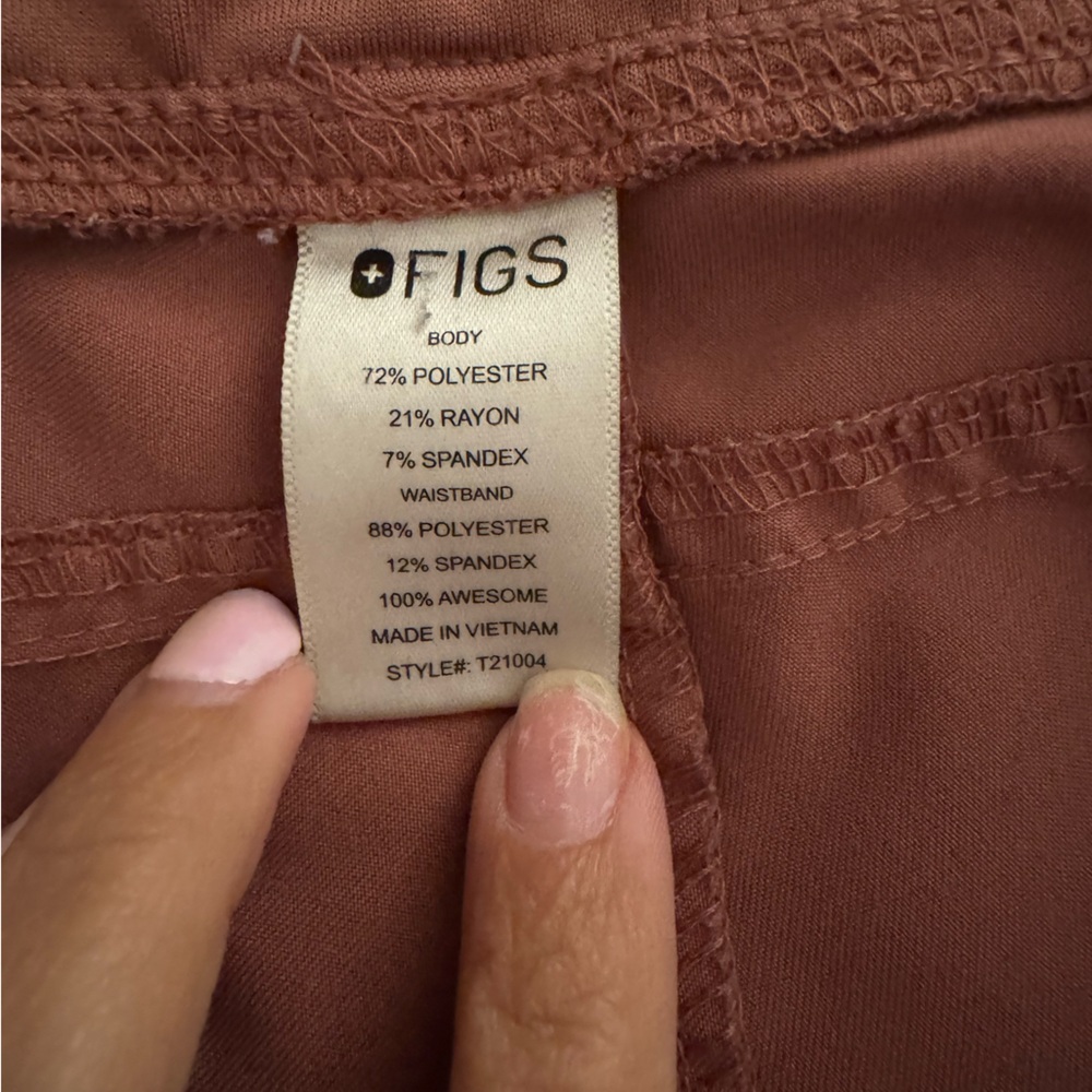 Figs Women's Kade Cargo Pant in Mauve - Picture 7 of 7